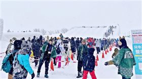 日本北海道是國人熱愛的旅遊景點之一，醫師提醒要注意保暖，以免過大的溫差使得血管劇烈收縮。（圖／翻攝自札幌雪祭臉書）