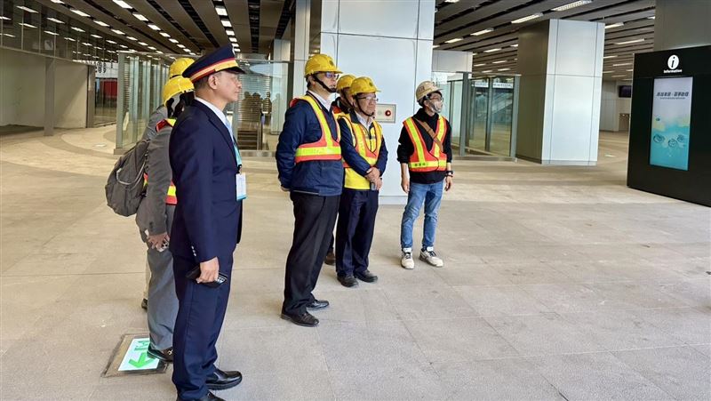 高雄車站台鐵月台與高捷連通道預計在11日啟用。(示意圖/翻攝畫面)