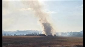 南韓濟州航空一架載有181人的班機降落韓國全羅南道務安國際機場時，疑似遭遇鳥擊，機身偏離跑道撞上圍籬外牆後起火，釀成嚴重死傷。（圖／AP授權）