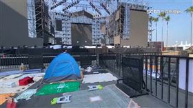 粉絲卡位戰！跨年舞台前擺滿「紙板、餐墊、帳篷」