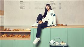 王淨與瘦子的跑咖穿搭，以全新Style Rider為咖啡廳主題進行穿搭靈感延伸。（圖／品牌業者提供）