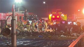 韓國濟州航空空難，當地救援單位在機場進行搜救。（圖／AP授權）