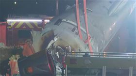 韓國濟州航空空難，當地救援單位在機場進行搜救。（圖／AP授權）