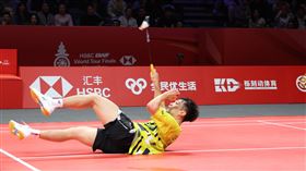李洋年終賽小組賽第2場上演「倒地回擊」美技。（資料圖／羽協提供）