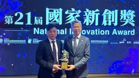 格棋化合物半導體榮獲第21屆國家新創獎肯定，(左)賴柏帆副總、(右)葉國偉技術長。