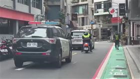 民眾黨主席柯文哲涉京華城、政治獻金弊案，台北地院昨天重新裁定柯文哲交保金須提高至7000萬元，柯妻陳佩琪今天一早即搭車出門趕赴銀行，據了解，陳佩琪已提領出3000萬元，因金額龐大，銀行通知警方派員護送，稍早陳珮琪已攜款至位於台玻大樓的民眾黨黨部。