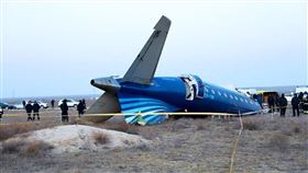 一架亞塞拜然航空客機25日墜毀於哈薩克，造成38人罹難。（圖／美聯社／達志影像）
