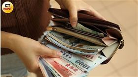 原PO表示，她在航空業工作，薪水不錯但過不開心。（圖／翻攝自CTWANT）