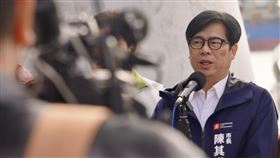 財劃法修法  陳其邁：立委要為自己表決負責財劃法修法引發爭議，高雄市長陳其邁（圖）30日出席電力驅動渡輪交船啟用典禮時接受媒體聯訪表示，每個立委都要為自己所代表的立場或是表決負責。中央社記者董俊志攝  113年12月30日