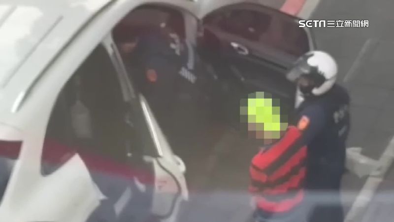 獨家畫面曝　保時捷男開槍遭警速逮搜車