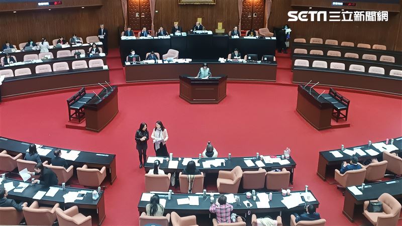 立院三讀　80歲免巴氏量表可聘外籍看護
