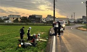 苗栗老夫妻雙載！摔車墜農田⋯夫當場死亡