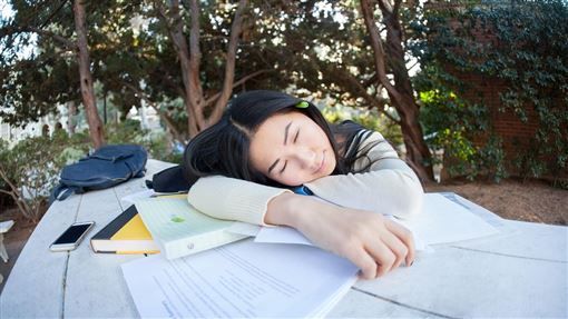 睡超久還是累 醫揭1處在作怪：補眠也沒用