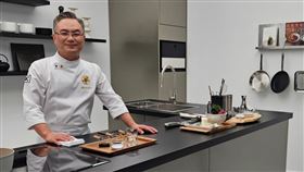 《黑白大廚》裡的名廚安惟鍟。（圖／翻攝自안유성臉書）