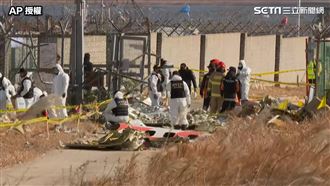濟州航空179死身分確認　家屬捧遺照痛哭