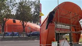 大陸廣州地鐵花地灣站新裝修的出入口外形被市民吐槽像「棺材」，引發關注。（圖／翻攝自澎湃新聞）