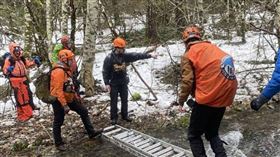 警消出動大量人力搜索。（圖／臉書＠Skamania County Sheriff's Office ）