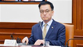 韓國代理總統崔相穆（圖／翻攝自최상목臉書）
https://www.facebook.com/photo?fbid=122207426426178395&set=pcb.122207425988178395&locale=zh_TW