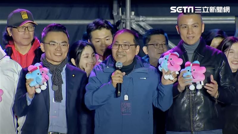 新北跨河煙火秀登場！侯友宜：祝新年順利