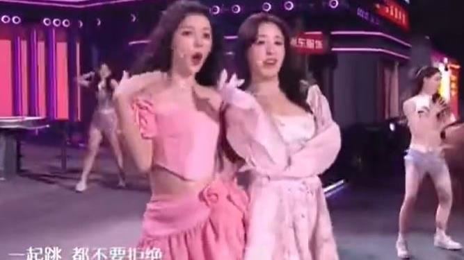 女星跨年唱「中文版APT.」　網喊：太尬了