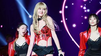 安心亞大開2洞全台最辣　網襪迸出美臀