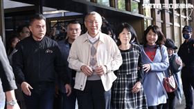 柯文哲交保，戴電子腳鐐。（圖／記者鄭孟晃攝影）