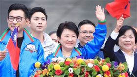 台中市政府1日在府前廣場舉辦升旗典禮，台中市長盧秀燕也在府前廣場，與民眾共同迎接2025年的第一天。（圖／翻攝自盧秀燕臉書）