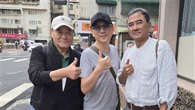 486先生今（1）天貼出一張他在11月間跟魚夫的合照並說，真的難以接受。（圖／翻攝自486臉書）
