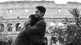 是元介公開與愛妻甜蜜合照。（圖／翻攝自是元介臉書）