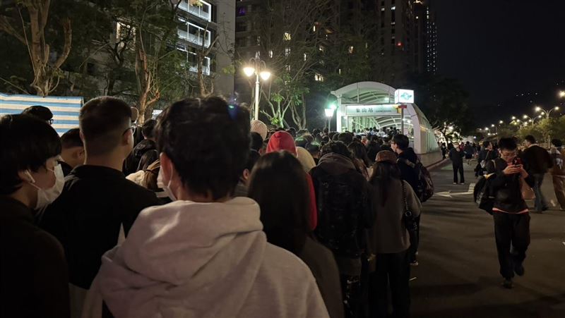 跨年搭捷運全是外國人！網有感：台灣好玩