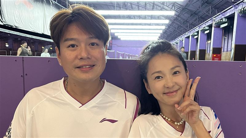 六月「不離了」神奇回春！李易吐2字互動