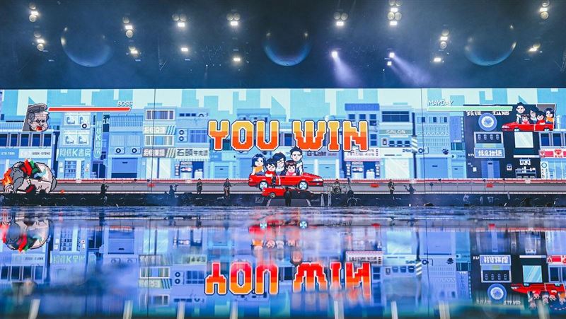 粉絲台下淋成落湯雞　阿信道歉：討厭下雨