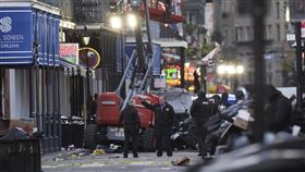 紐奧良皮卡車衝撞人群10死疑為恐攻。（圖／美聯社／達志影像）