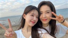 曾黎（右）曾飾演趙露思的母親，兩人被譽為「中國戲劇最美母女檔」。