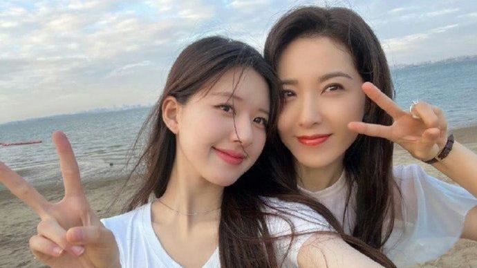 趙露思47歲媽媽亮相　凍齡顏值美呆全網