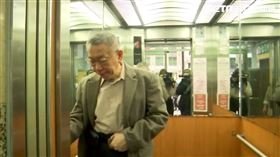 柯文哲出門找律師