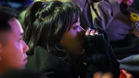 「愛情萬歲」成跨年哏（3）國家電影及視聽文化中心12月31日晚間在大安森林公園協助舉辦「在大安森林（公園）一邊哭一邊跨年」活動，現場播放電影「愛情萬歲」，吸引大批影迷齊聚觀影，不少人投入劇情、眼泛淚光。中央社記者王騰毅攝  114年1月1日