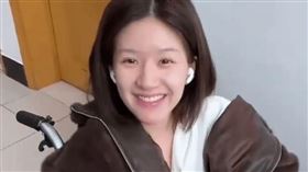 趙露思正在剝栗子（圖／翻攝微博）