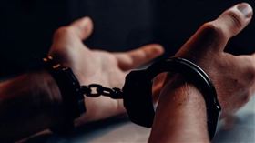 人道承諾形同虛設！伊朗拘禁義大利女記者　眼鏡遭沒收躺地過夜（圖／翻攝自pexels
）