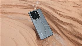 realme全能水陸旗艦機GT 7 Pro首度推出最高防水等級IP69，全方位升級5大AI拍攝與2大AI遊戲等技術。（圖／台灣大提供）