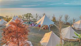 在山思雲想微光森林醒來