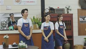 温昇豪（左起）、Judy、Nien在外場合作無間（圖／客台提供）