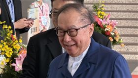 林百里：川普上任後經濟應會更好代工廠廣達董事長林百里（前）15日出席台大創校96年校慶，被問到對美國總統當選人川普（Donald Trump）上任後全球經濟的看法，林百里表示，應該會更好，因為科技都跟著成長。中央社記者吳家豪攝 113年11月15日