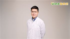 臺北榮民總醫院內科部心臟內科主治醫師鄭浩民提醒，睡眠呼吸中止症患者常會伴隨其他疾病，若出現相關症狀，請盡速至醫院進行檢查，及早發現及早治療。