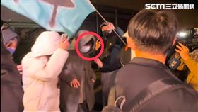 柯文哲又被送進看守所！陳佩琪深夜等在北所外。（圖／翻攝畫面）