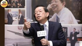 曾駐日八年的總統府資政謝長廷罕見在臉書重批檢方起訴柯文哲的罪證薄弱，在野陣營解讀是想藉此擠進大法官提名，也有人直指謝是護持好友民眾黨中央委員林富男在黨內地位。（圖／劉耿豪攝）