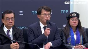 黃國昌（中）出席「民主的數位發展麵線清潔部，真香！」記者會