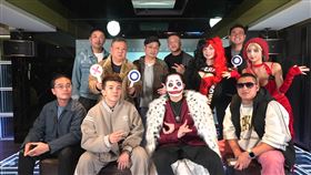 勾惡新節目卡司有協弈法律事務所所長蘇奕全(前排左起）、孫生、勾惡陳昱瑋、草爺 後排左起為李進良醫師、宣昶有、謝典林、王文威、郭鬼鬼、Jon、襄澄。（圖／勾2party - 天使投資人提供）