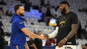 ▲柯瑞（Stephen Curry）和詹姆斯（LeBron James）。（圖／美聯社／達志影像）