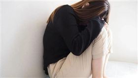 ▲高雄女國中生屢遭班上男同學擾騷，造成龐大精神壓力，示意圖。（photoAC提供）